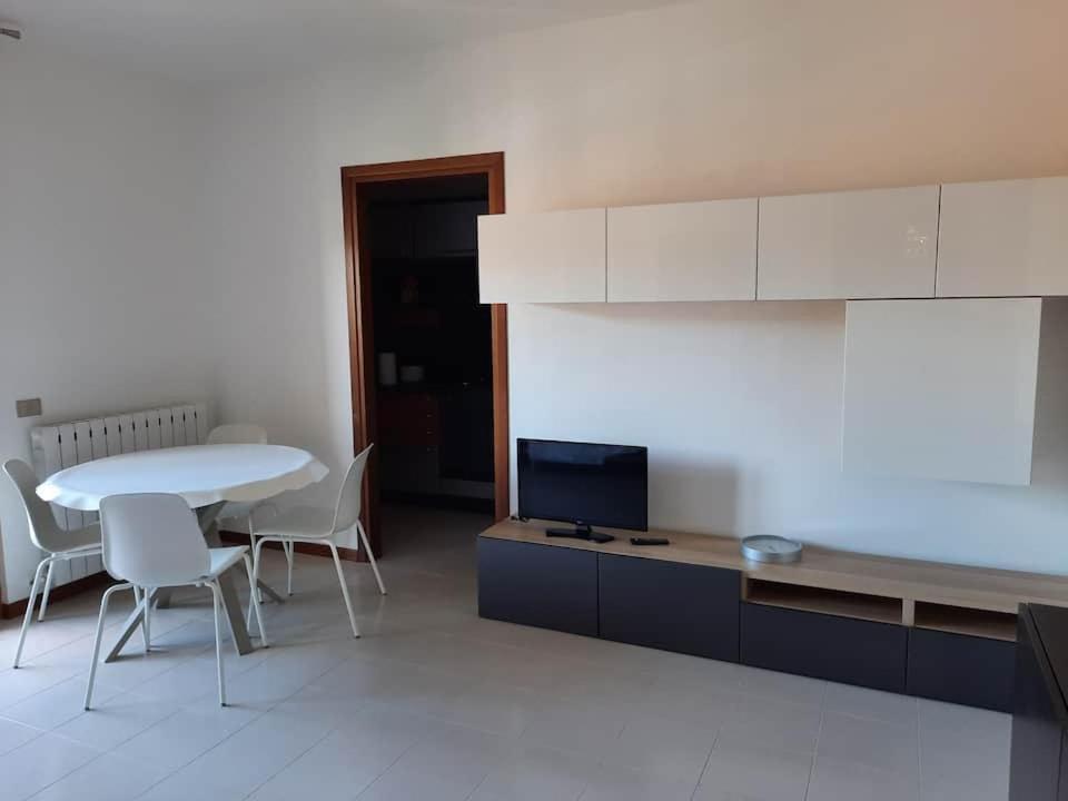 Appartamento Confortevole E Ben Servito San Mariano Exterior foto